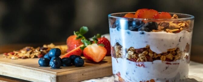 yogurt parfait with fresh blueberries and strawberries