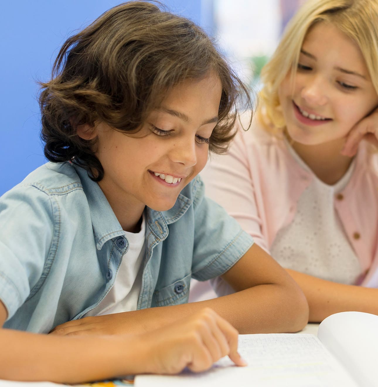 kids studying together